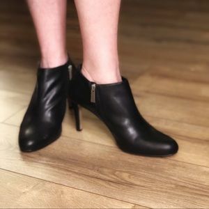 WORN ONCE for one hour Vince Camuto black booties